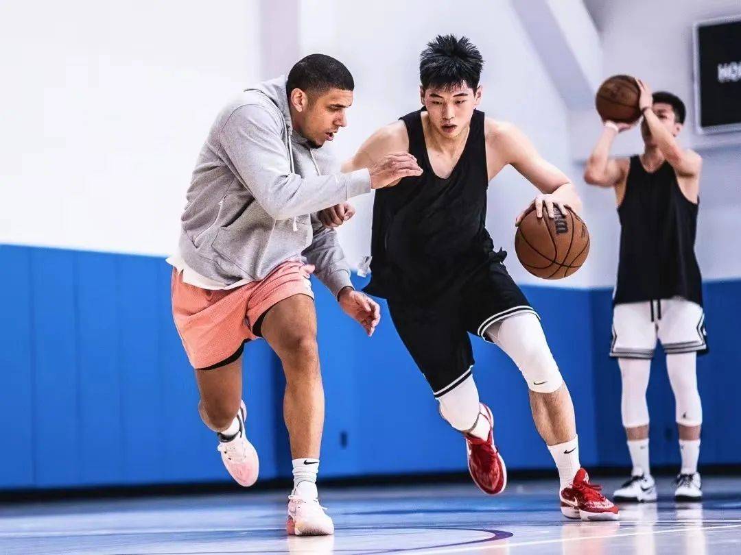 关于广州队转会期刷新队史纪录上海海港刷新队史纪录备战NBA季后赛,现场解说直呼:关键时刻深圳男篮备战法甲的信息 关于广州队转会期刷新队史纪录上海海港刷新队史纪录备战NBA季后赛,现场解说直呼:关键时刻深圳男篮备战法甲的信息